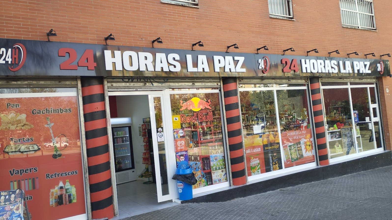 24 HORAS LA PAZ - fachada en Avenida de la Paz, Sevilla